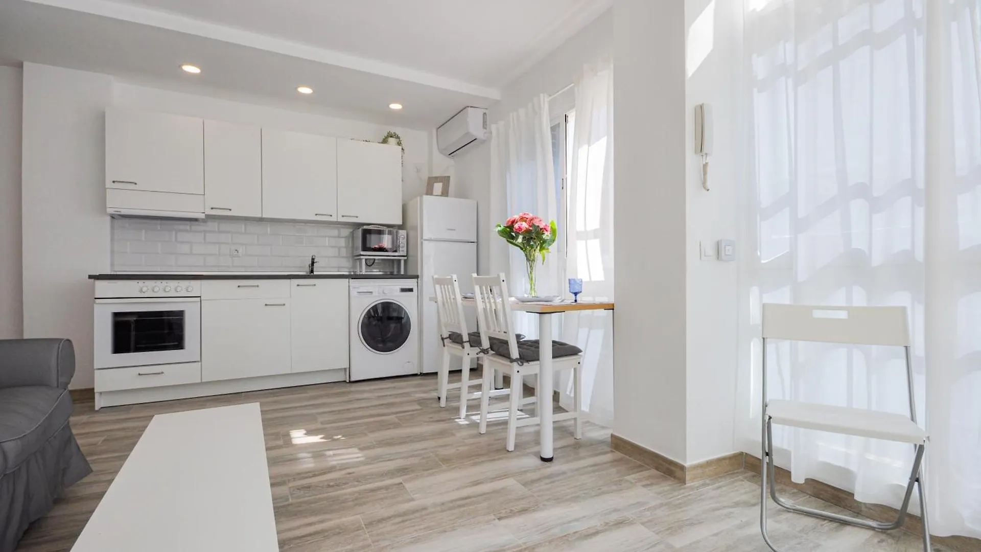 Bajo La Cala Del Moral Apartment 0*,
